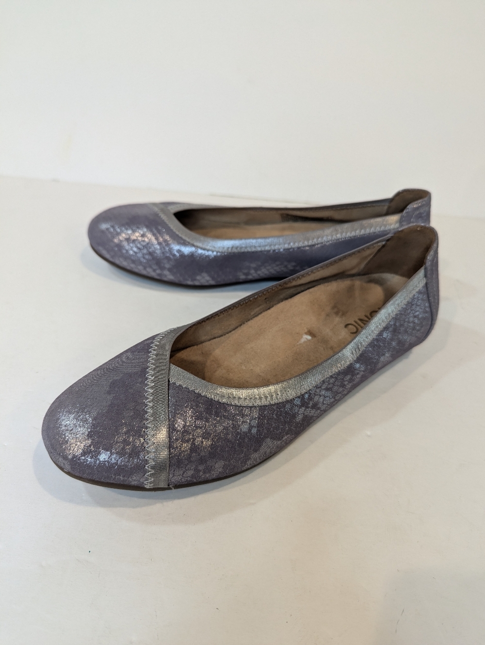 Vionic Caroll Leather Metallic Snakeskin Lilac Ballet Flats Size 7.5